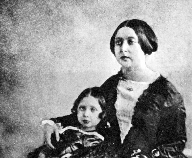 Queen Victoria and the Prince of Wales. This is the first photograph of the Queen. UnitedArchives00337735 PUBLICATIONxI